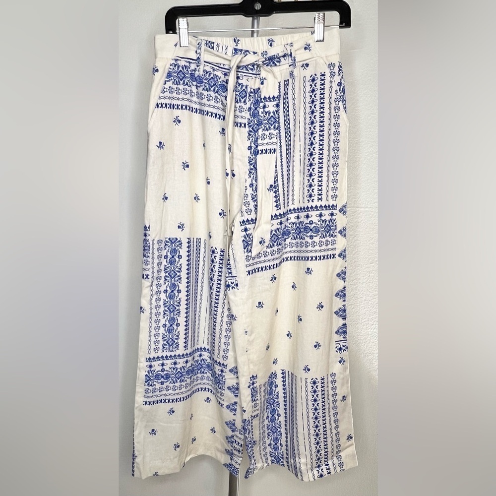 Joie wide leg linen white and blue preppy lightweight resort pants. Size 6 EUC